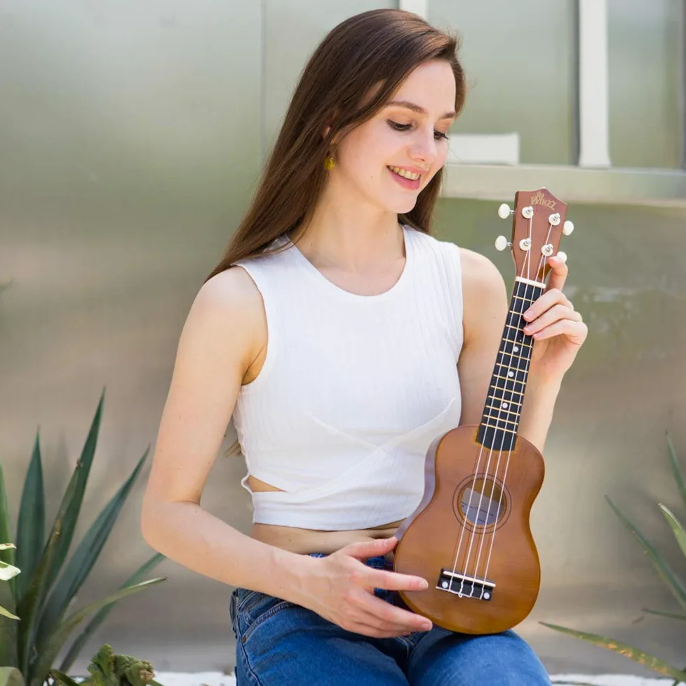 Winzz Ukulele Soprano Legno, Ukulele Bambini, Adulti 21 Pollici, Principianti Kit con 9 Accessori, Scuola Media (Colore: Marrone)