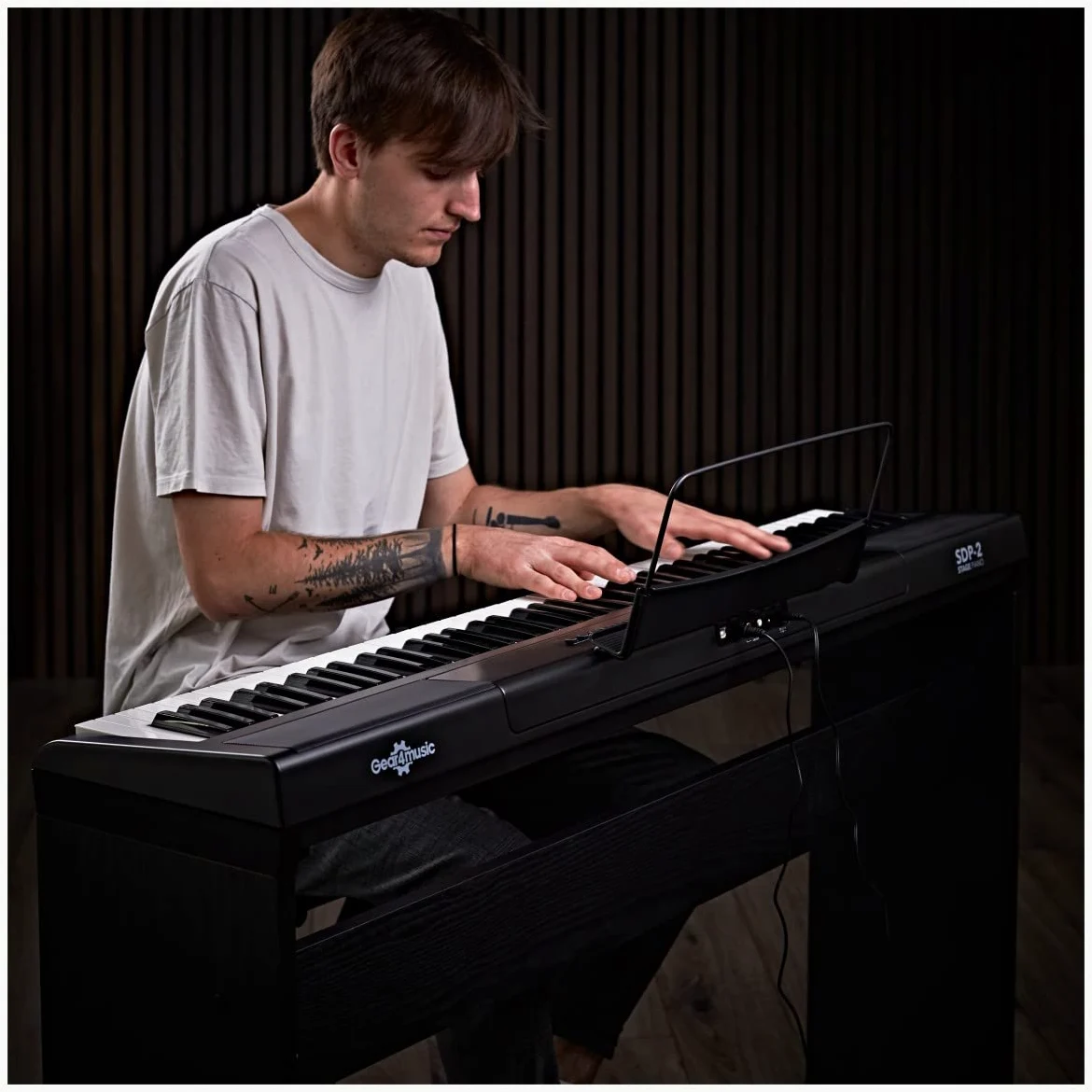 SDP-2 Pianoforte da Palcoscenico di Gear4music con Pacchetto Accessori Completo | Piano digitale 88 tasti pesati, altoparlanti stereo integrati e uscita cuffie, RCA e USB MIDI