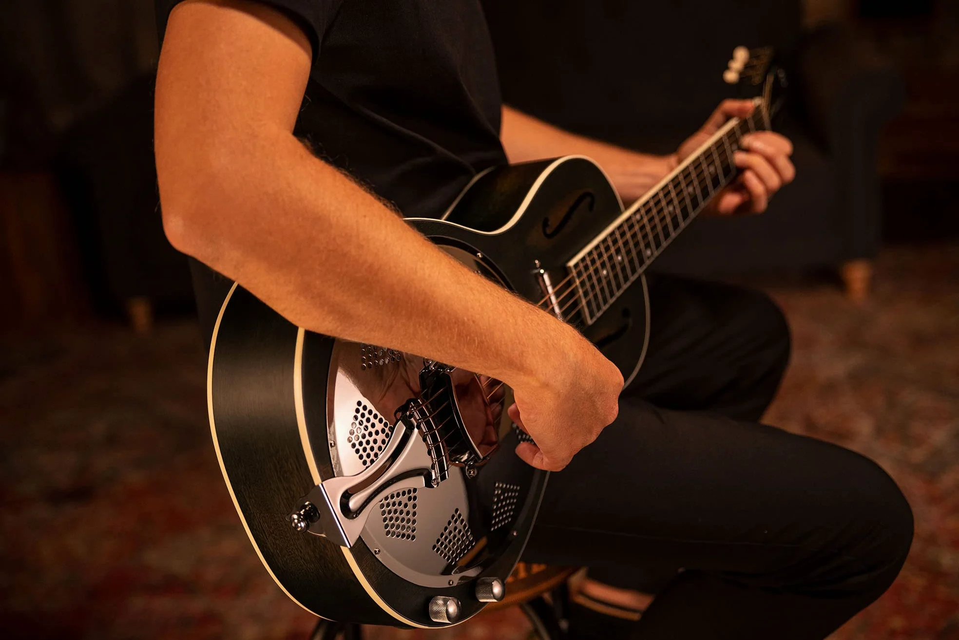 Ortega Guitars Chitarra vintage risonatrice – Americana Series – Elettroacustica con Lipstick Pickup – Legno di mogano con finitura satinata Distressed (RRG30E-DD)