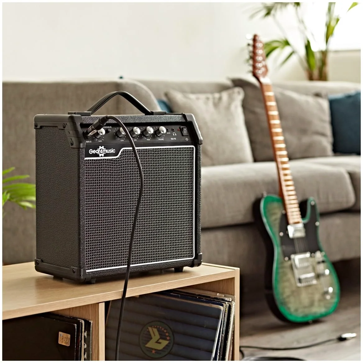 Amplificatore per Chitarra Elettrica da 15 W di Gear4music | Ampli Compatto 15W per Pratica ed Esibizioni, Modella il Tuo Suono con EQ 3 Bande, Leggero