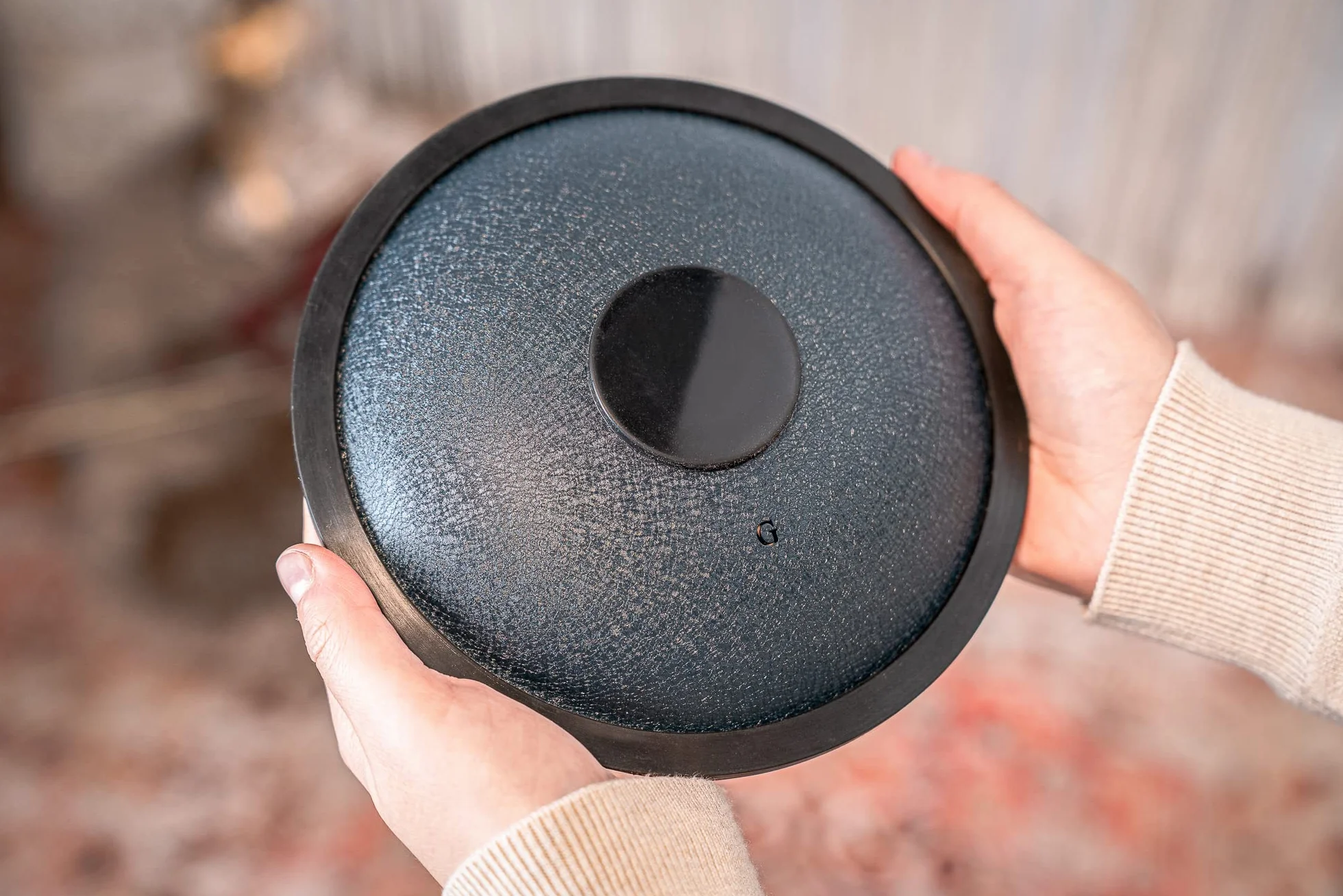 Sonic Energy Steel Tongue Drum – Small Tank Drum da 7 Pollici in G Minore – Strumento in Acciaio Inossidabile per Meditazione, Yoga, Bambini - Include Mallet e Borsa (SSTD2NB)