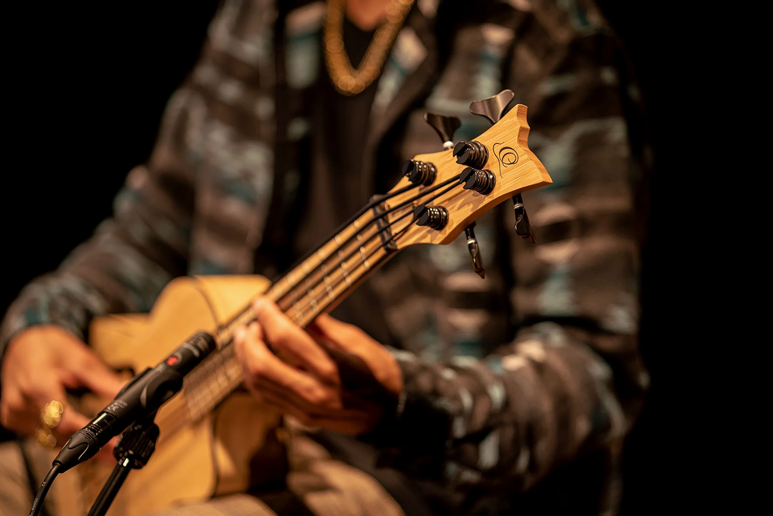 Ortega Guitars Travel Bass elettro-acustico - Bamboo Series - include Deluxe Gig Bag - bamboo (RUNAB-UB)