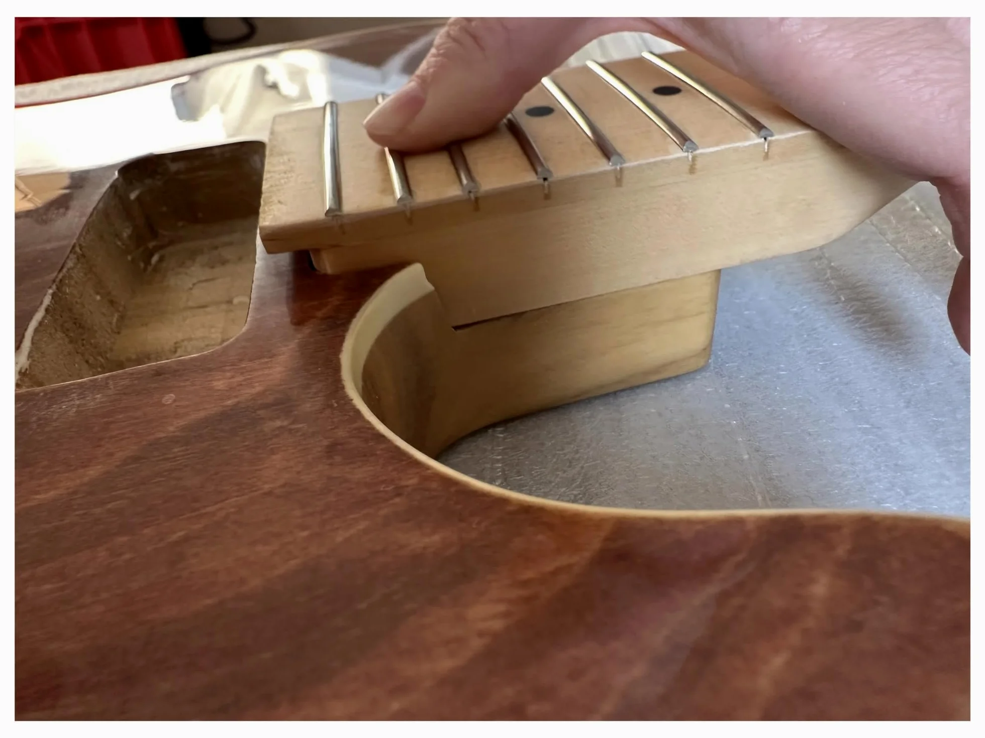 Corpo e manico for chitarra elettrica da 40 pollici a 12 corde con ponte Parti for chitarra fai-da-te Manico in acero con botte di Paulownia necessario farlo da soli