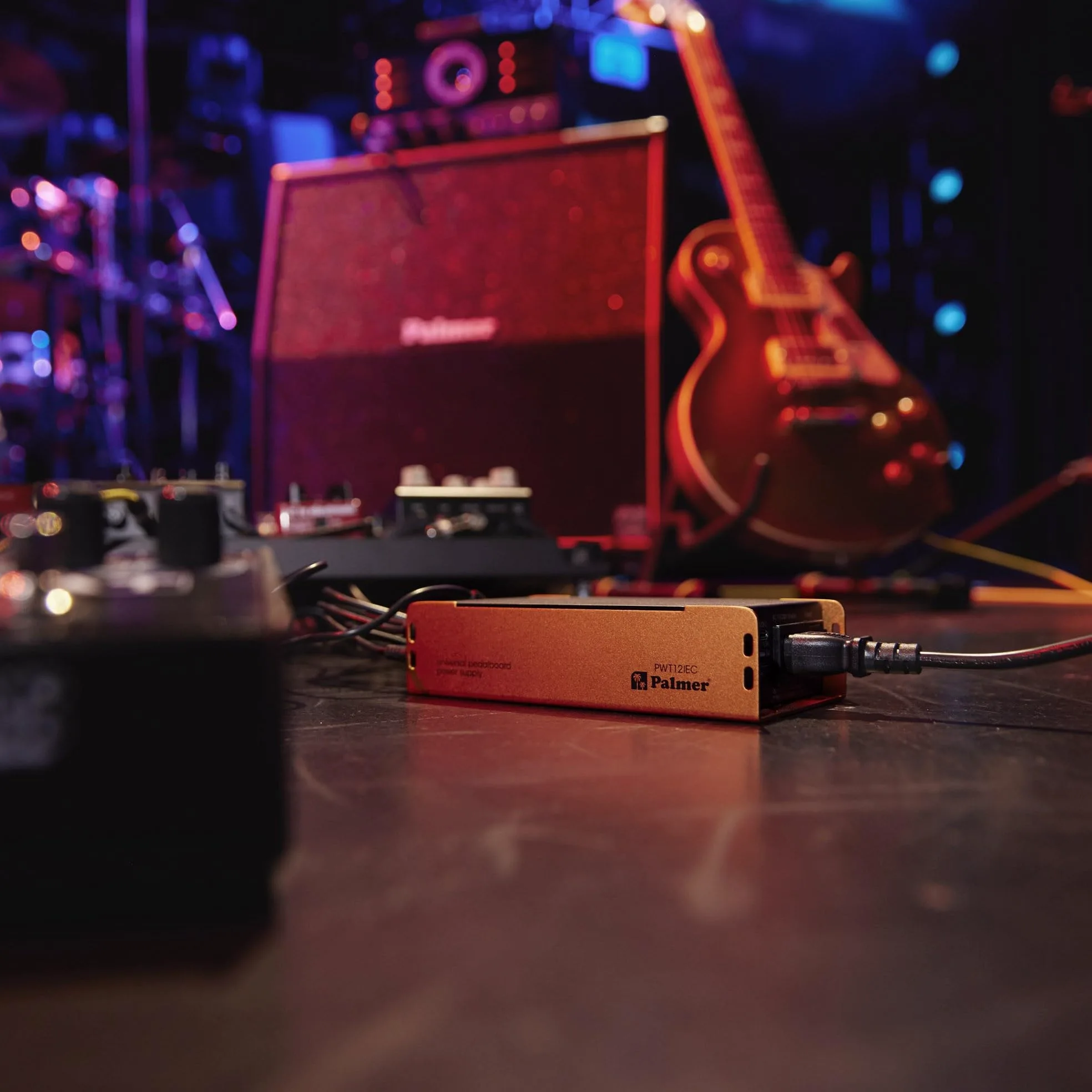Palmer PWT 12 IEC Universal Pedalboard Power Supply with USB
