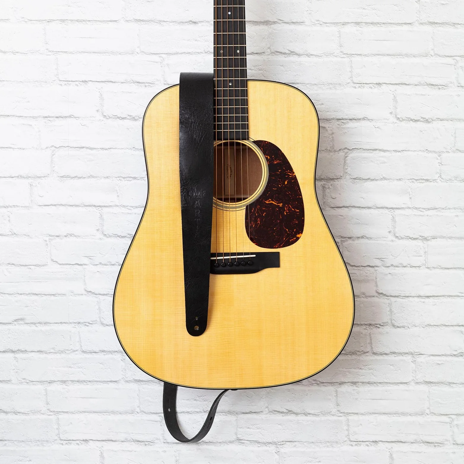 Martin & CO. – Tracolla Vintage Leather per Chitarra Acustica/Elettrica – Pelle Nera – Larghezza 5,4 cm – Lunghezza 137 cm – Made in USA (18A0064)