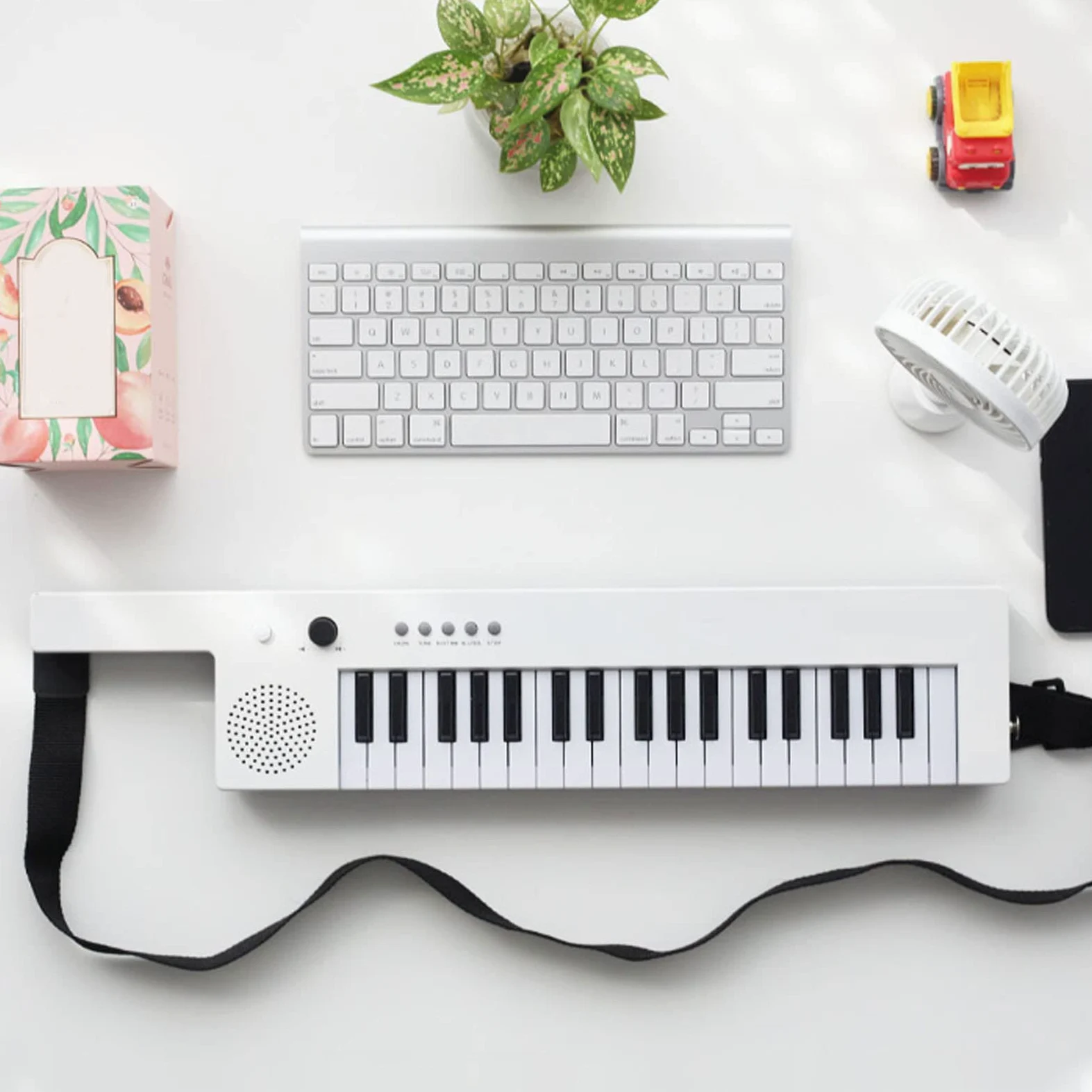 Tastiera Elettronica a 37 Tasti Tastiera Elettronica, Pianoforte Elettronico Pianoforte per Chitarra Portatile Organo Mini Keytar Strumento Musicale (BF-3755 bianco)