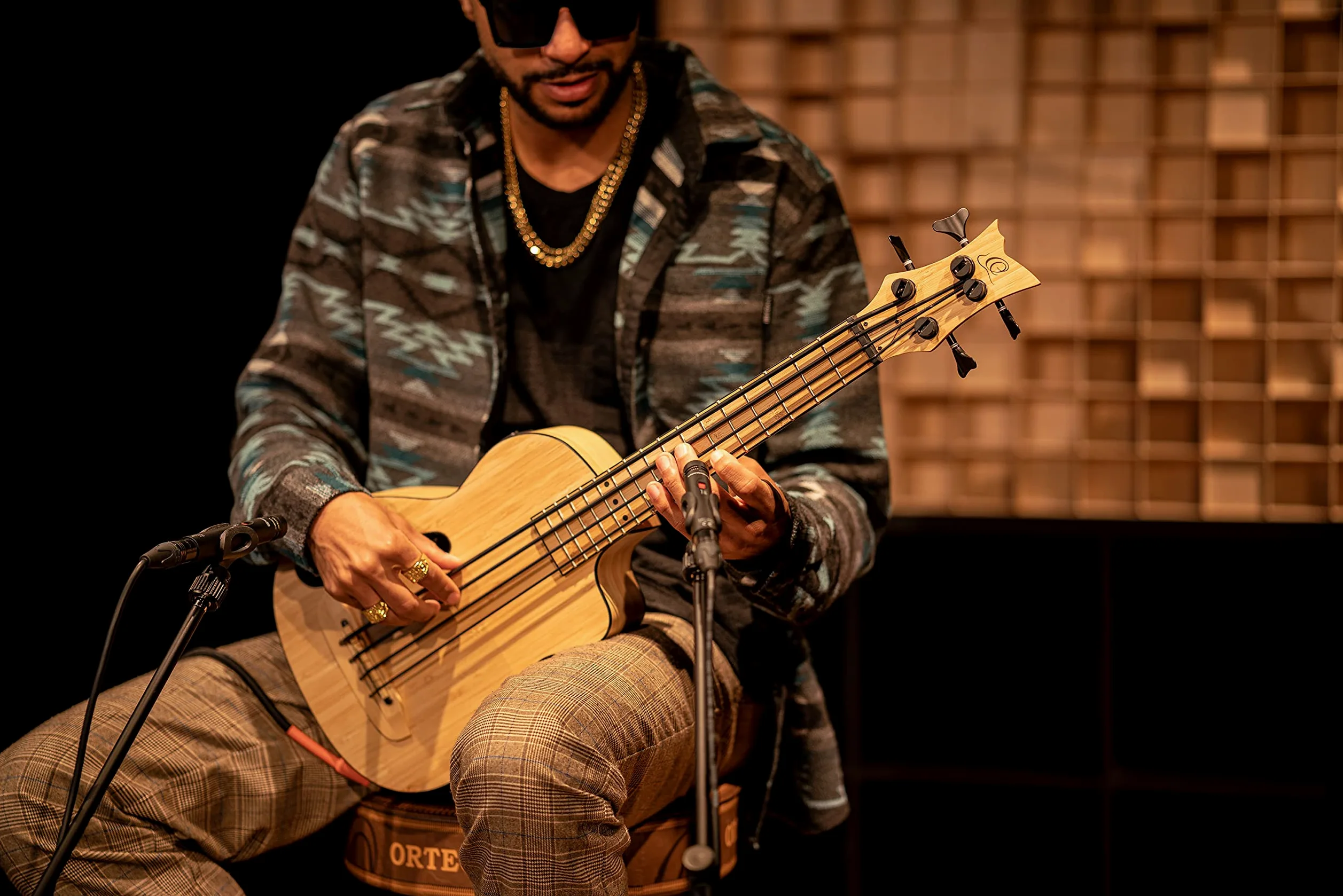 Ortega Guitars Travel Bass elettro-acustico - Bamboo Series - include Deluxe Gig Bag - bamboo (RUNAB-UB)