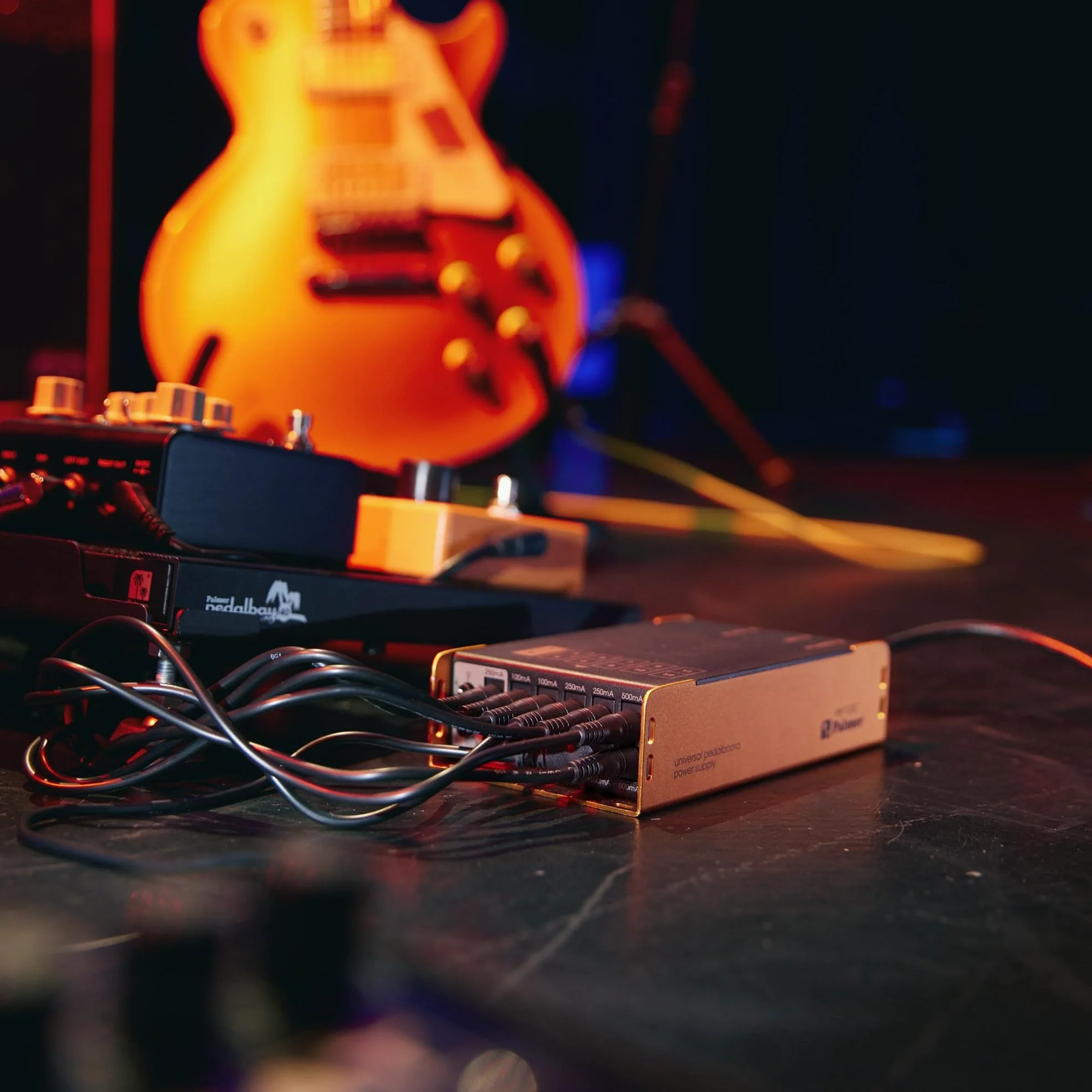 Palmer PWT 12 IEC Universal Pedalboard Power Supply with USB