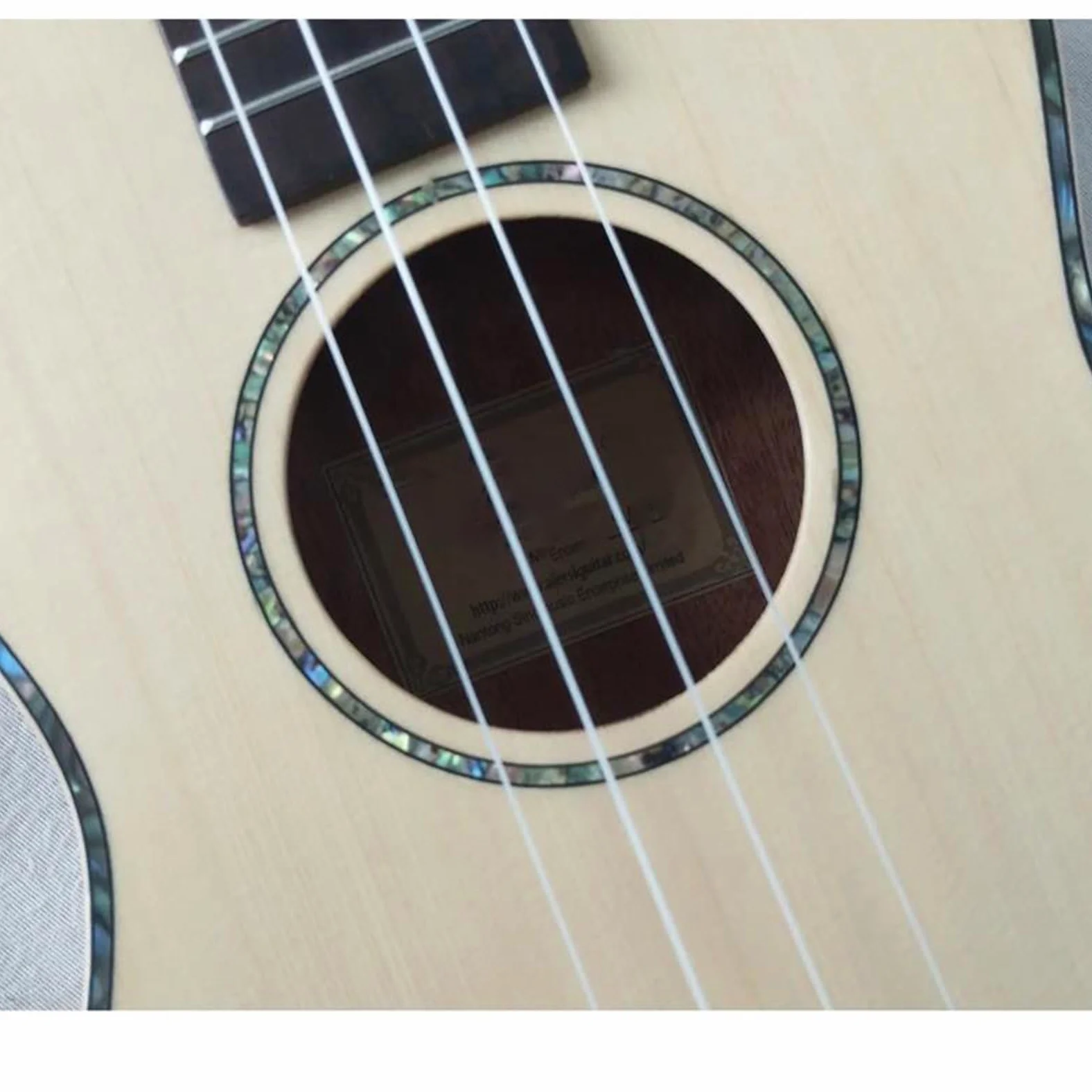 Ukulele professionale Ukulele Baritono Hawaii Da 28 Pollici Con Top In Abete Massiccio