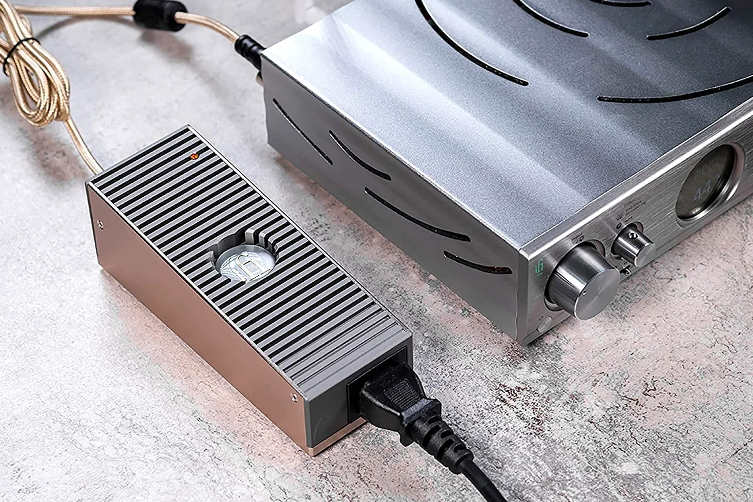 iFi iPower Elite Adattatore di alimentazione a basso rumore (12v)