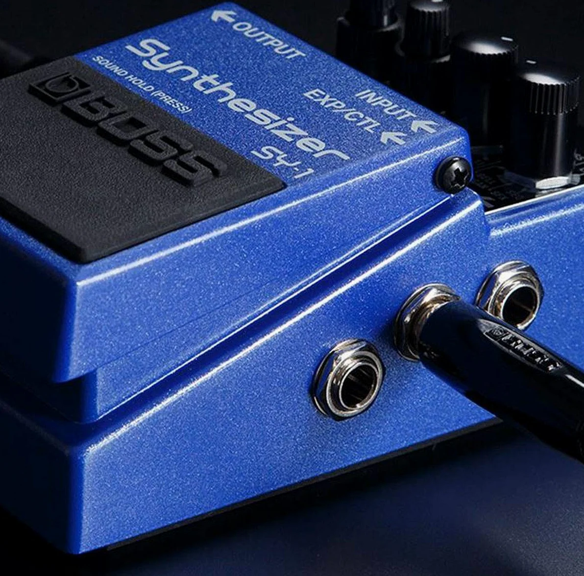 Boss SY-1 - Dispositivo effetto sintetizzatore per chitarra e basso + alimentatore keepdrum
