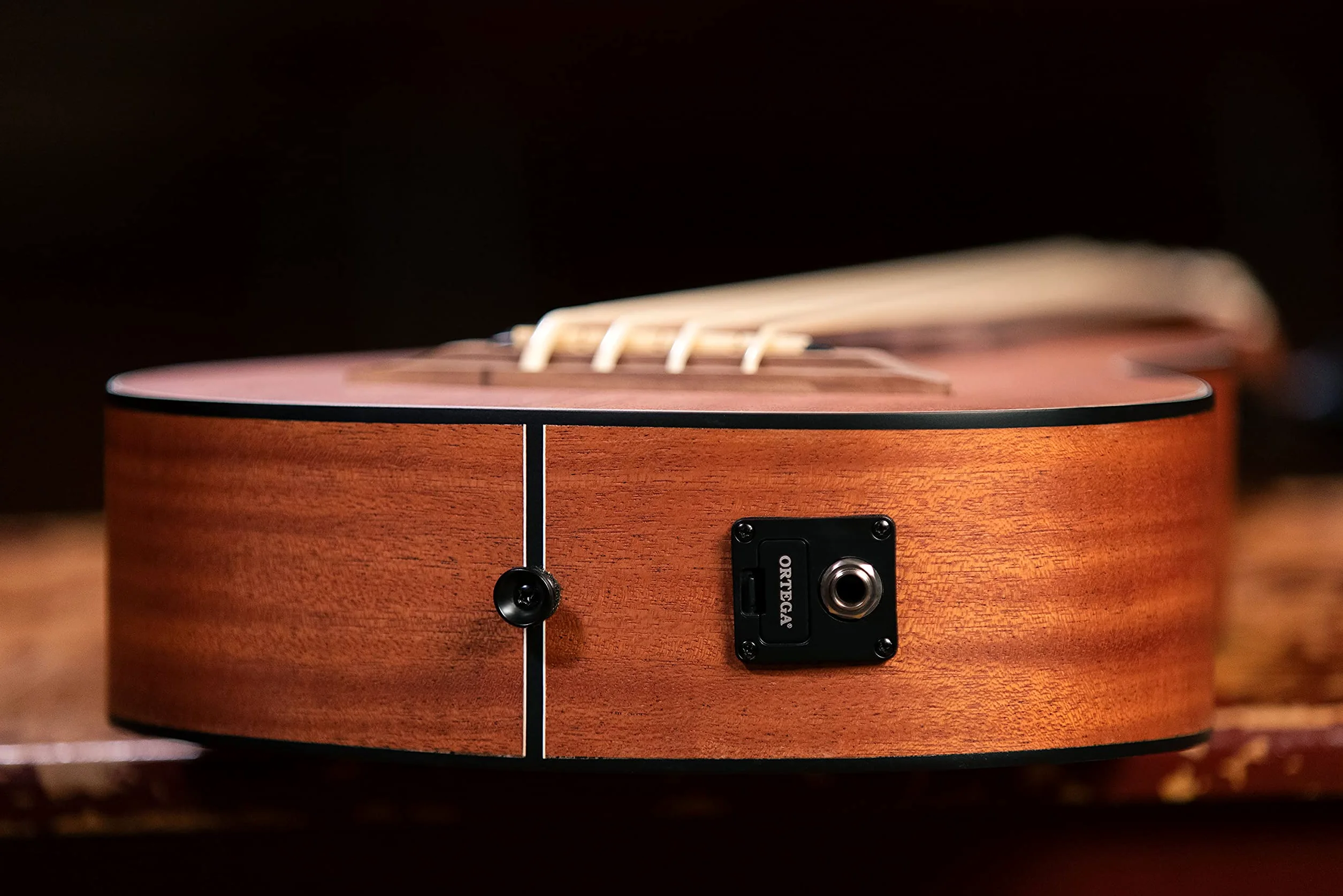 Ortega Guitars Travel Bass elettro-acustico - fretless - Serie Lizard - Ukulele Basso - include Gigbag - Mogano (LIZZY-BSFL-GB)